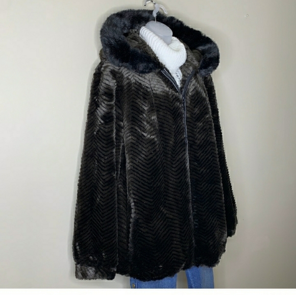 Ladies Collection by Gallery Faux-fur hooded coat in 1X - Picture 5 of 7